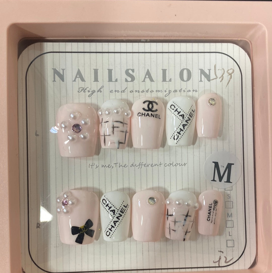 539 MINNIE NAIL